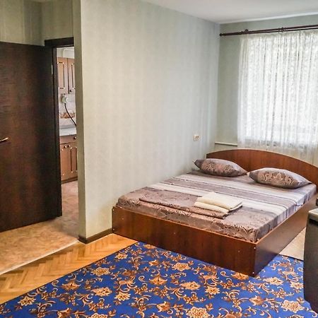 Apartments On Druzhby Narodiv 6 A เคียฟ ภายนอก รูปภาพ